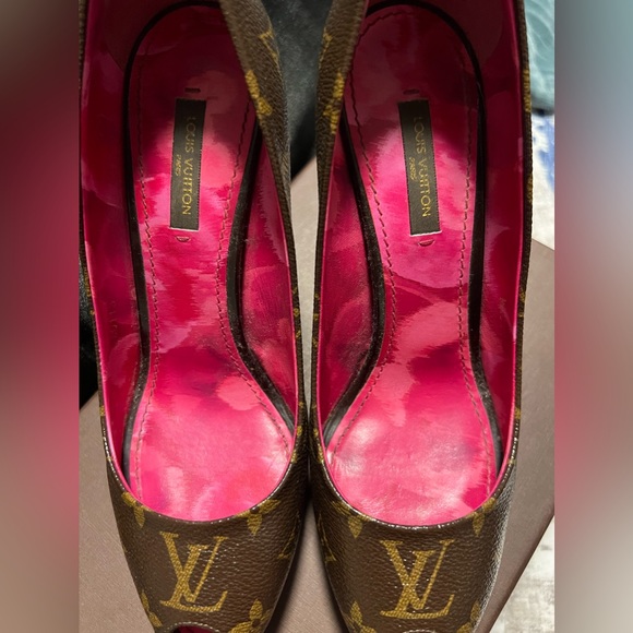 Louis Vuitton Platfrom Peep Toe Monogram Pumps - Picture 2 of 5